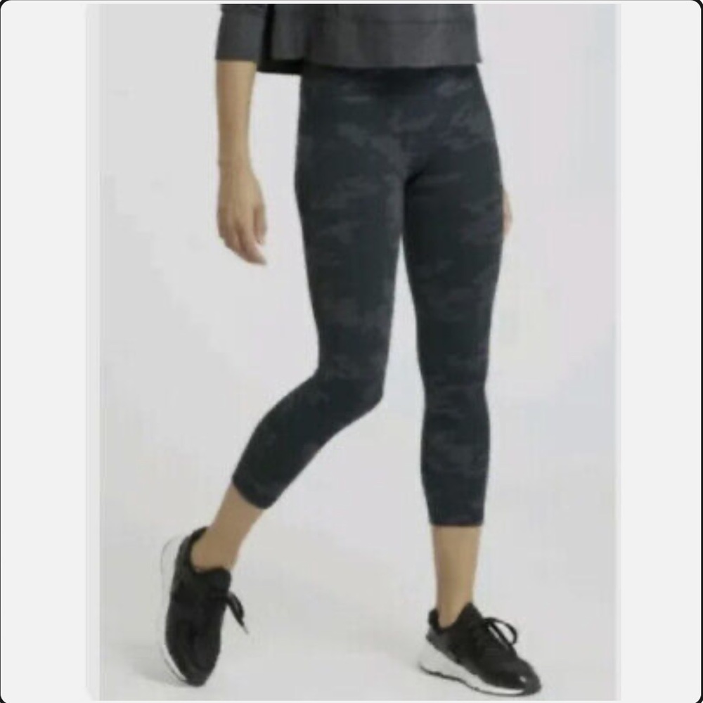 Spanx Cropped Look At Me Now Seamless Leggings Gray Camo High Rise-Medium
